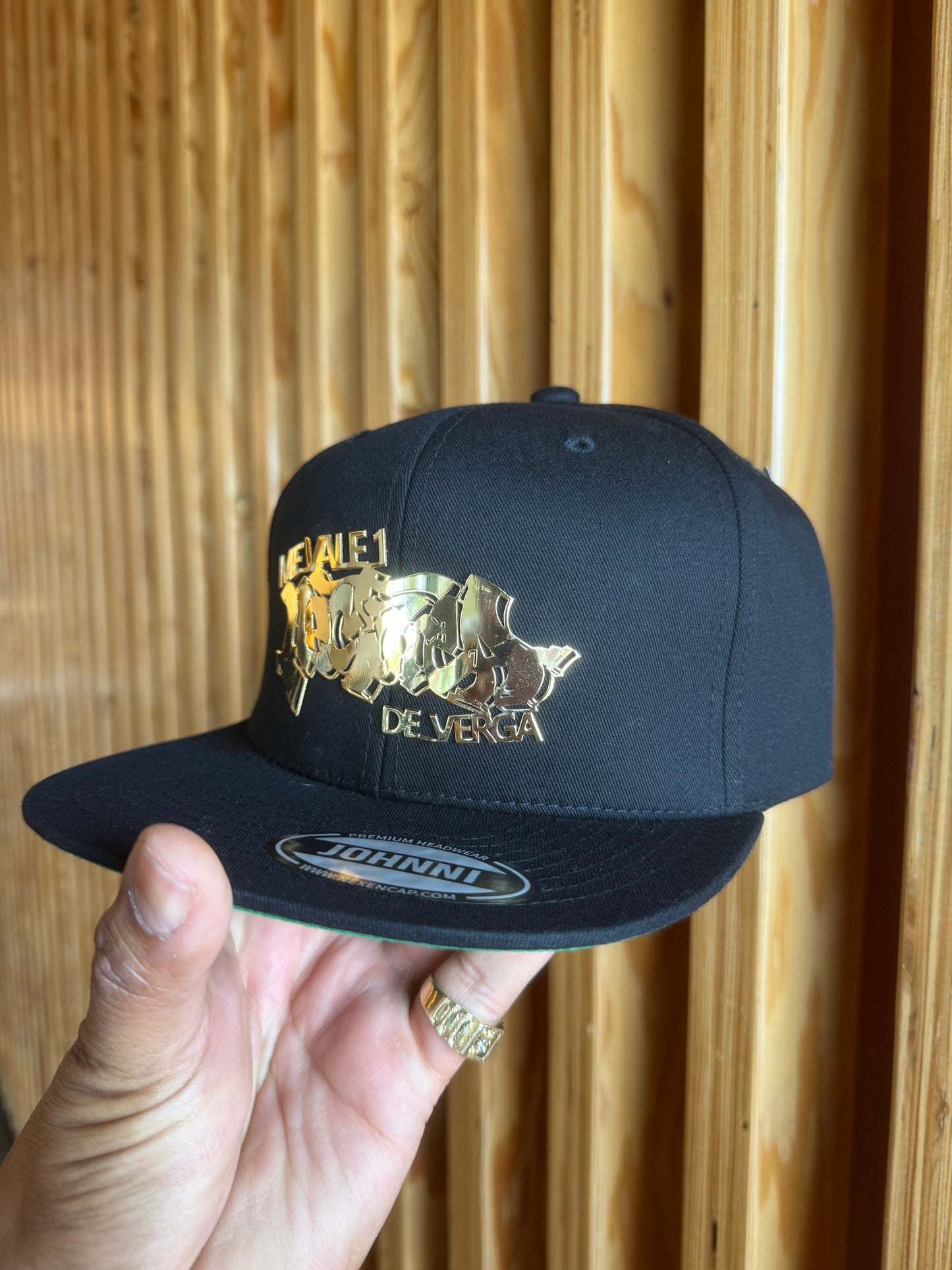MVV Me Vale Una Hectárea 18k Plated SnapBack